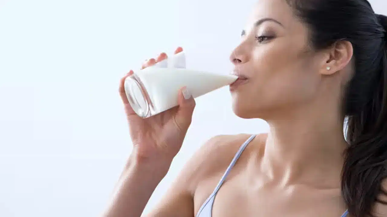 Butter Milk : ప్రతిరోజు ఉదయాన్నే టీ,కాఫీ కి బదులుగా ఒక గ్లాస్ మజ్జిగ తాగండి... బోలెడు లాభాలు...!!