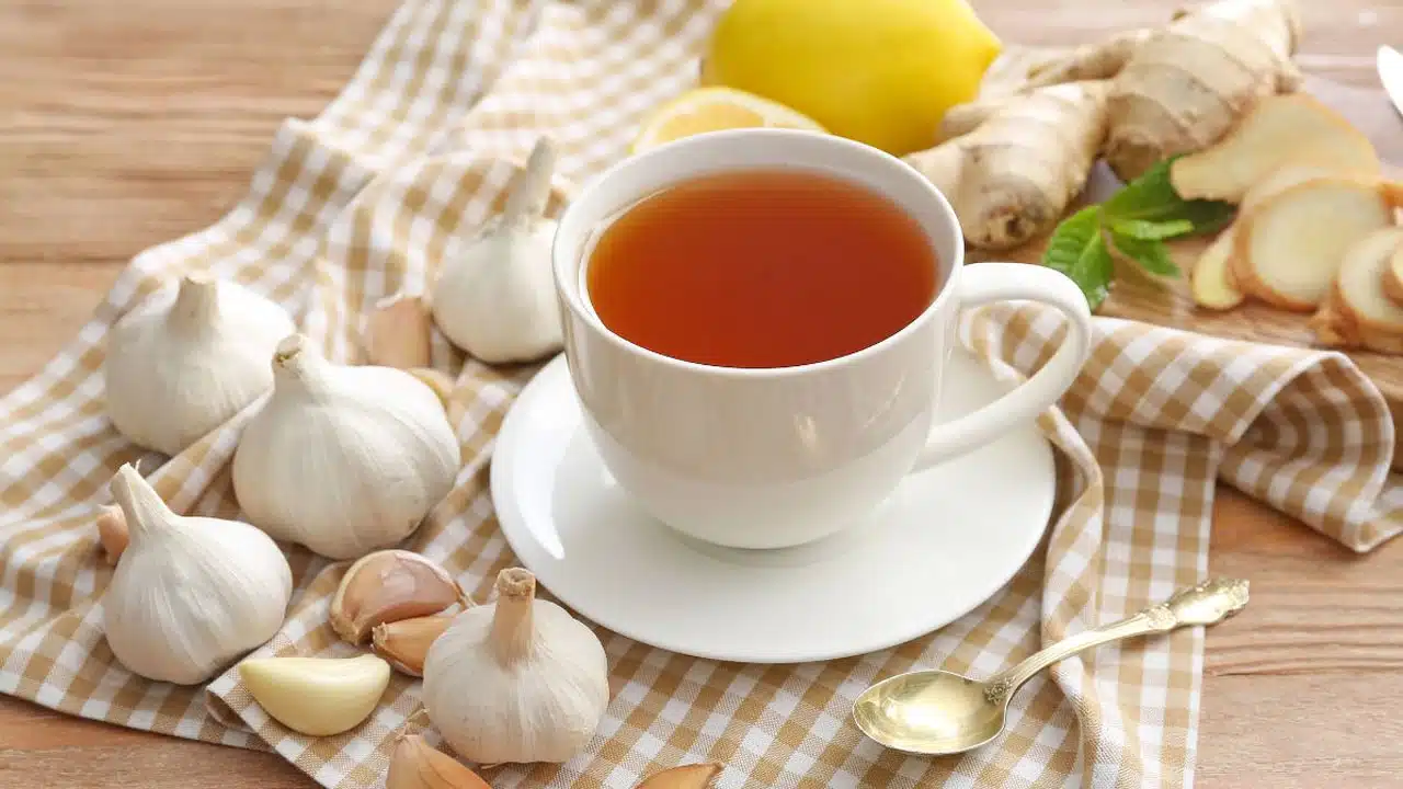 Garlic Tea : ఉదయాన్నే వెల్లుల్లి టీ తాగటం వలన ఏడు రకాల ప్రయోజనాలు.. అవేంటో తెలుసుకోండి..!
