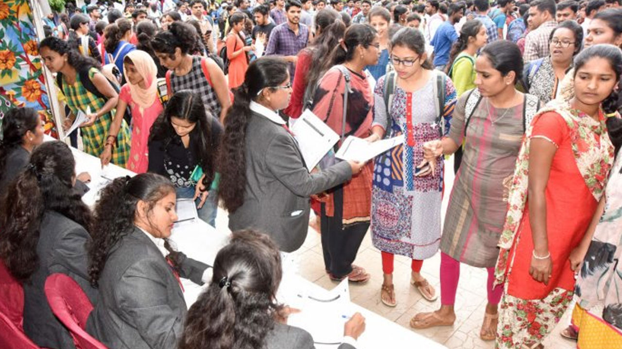 Job Mela : మిరాకిల్ కాలేజీలో మినీ జాబ్ మేళా.. జీతం రూ.3.50 ల‌క్ష‌లు