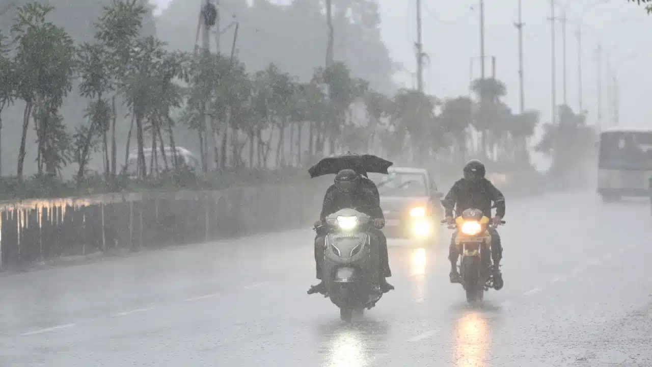 Rain : బంగాళాఖాతంలో మ‌రో అల్ప‌పీడ‌నం.. ఏపీ భారీ వ‌ర్ష సూచ‌న‌..!