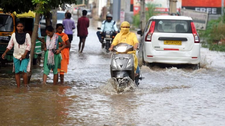 Rains : ఏపీ, తెలంగాణ‌తో పాటు మ‌రో 13 రాష్ట్రాల‌కి ఎల్లో అలర్ట్ ప్ర‌క‌ట‌న‌.. అంద‌రిలో టెన్ష‌న్..!