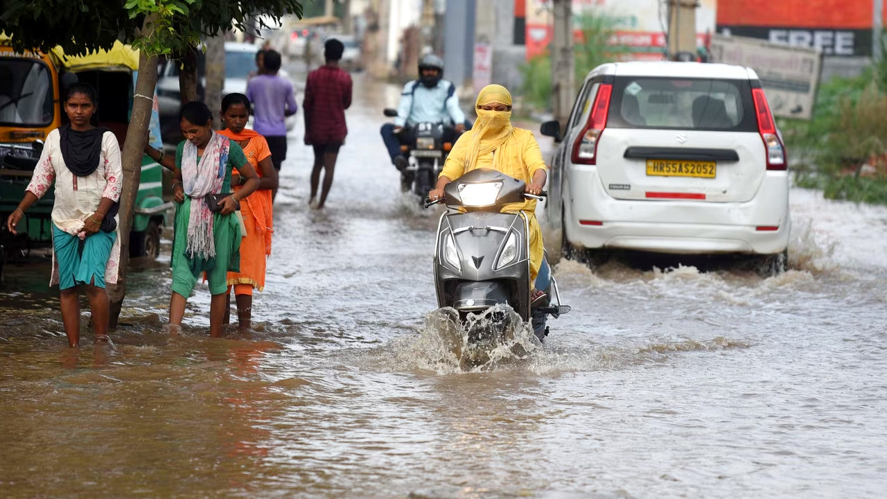 Rains : ఏపీ, తెలంగాణ‌తో పాటు మ‌రో 13 రాష్ట్రాల‌కి ఎల్లో అలర్ట్ ప్ర‌క‌ట‌న‌.. అంద‌రిలో టెన్ష‌న్..!