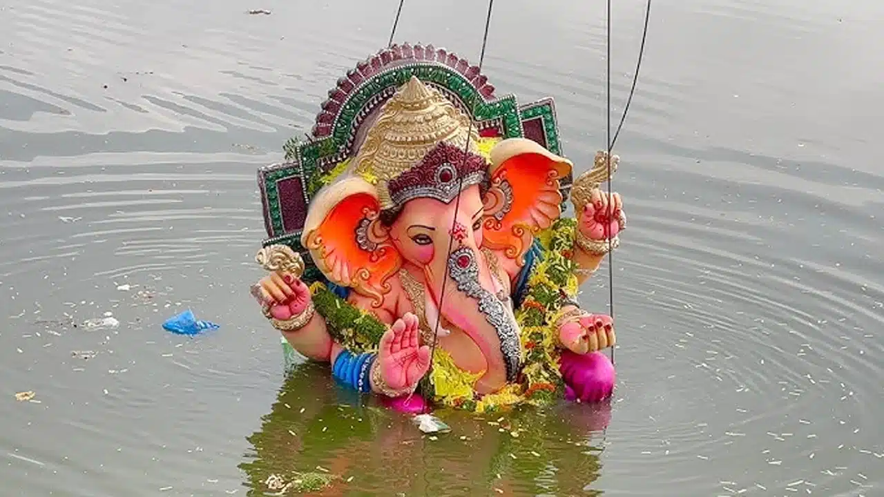 Vinayaka Nimajjanam : వినాయకుని నిమజ్జనంలో తప్పులు అస్సలు చేయకండి... తప్పక తెలుసుకోవాల్సిన నిజాలు...!