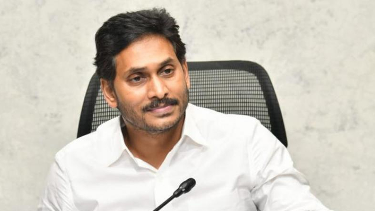 Ys Jagan : తిరుమల పర్యటనకు జగన్.. డిక్లరేషన్‌పై సంతకం చేయాలని విప‌క్షాల‌ డిమాండ్