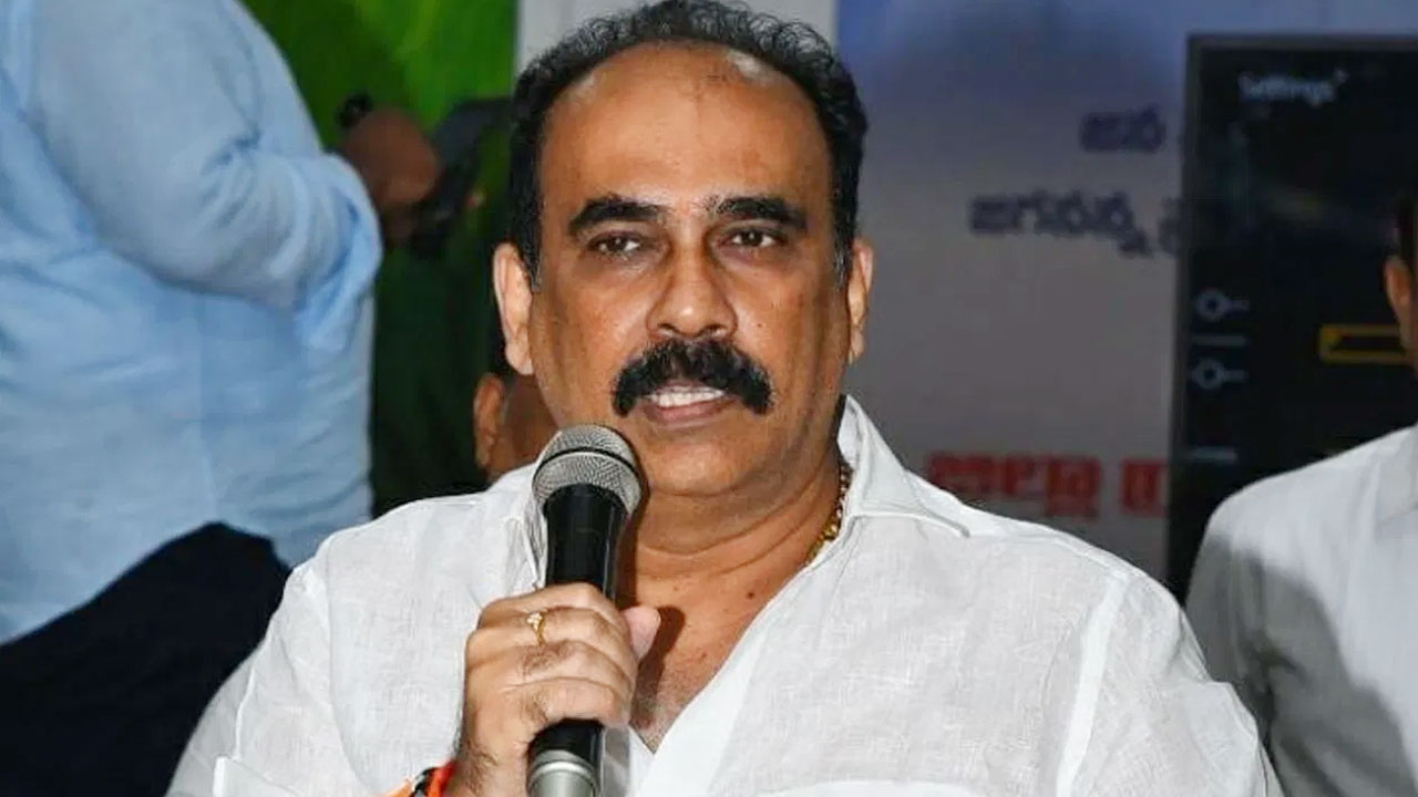 Ysrcp : వైసీపీకి మ‌రో ఎదురుదెబ్బ త‌గ‌ల‌నుందా.. ఫ్యాన్ వ‌దిలి గ్లాస్ ప‌ట్టుకోనున్న బాలినేని..!