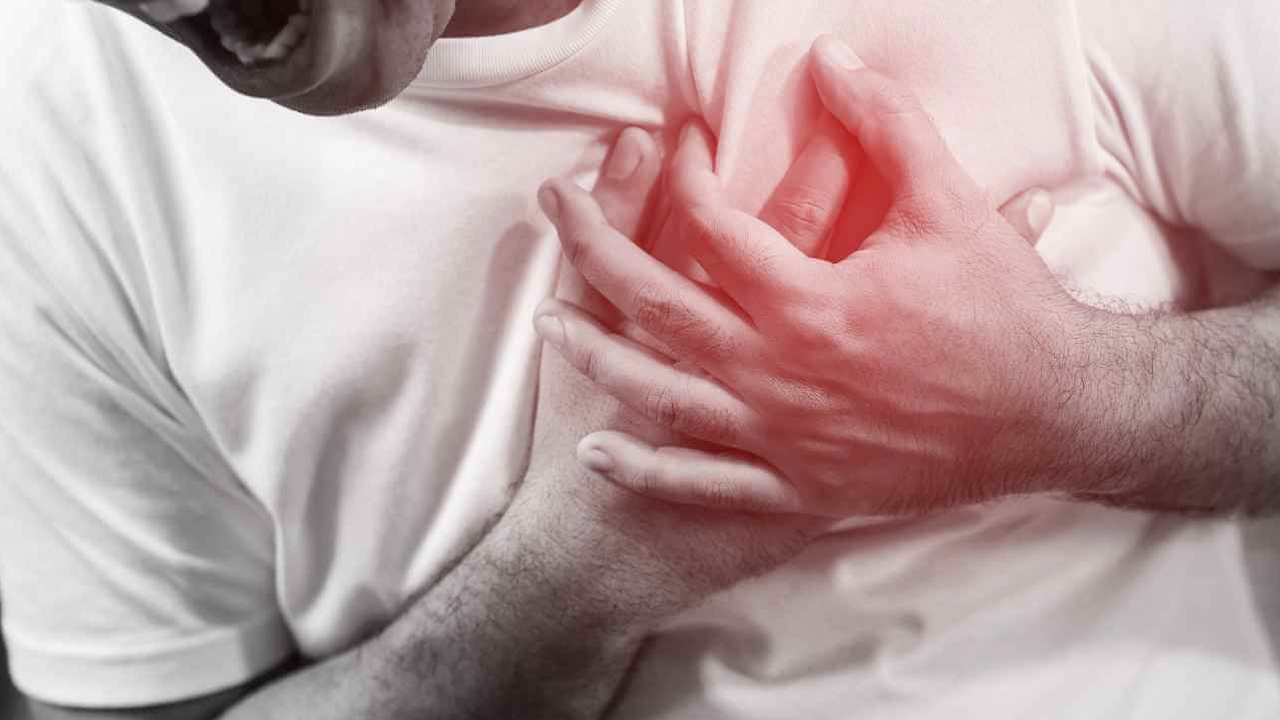 Chest Pain : చాతి నొప్పి వస్తుందా.. అది గుండెపోటు కాకుండా ఉండాలంటే ఎలా..?