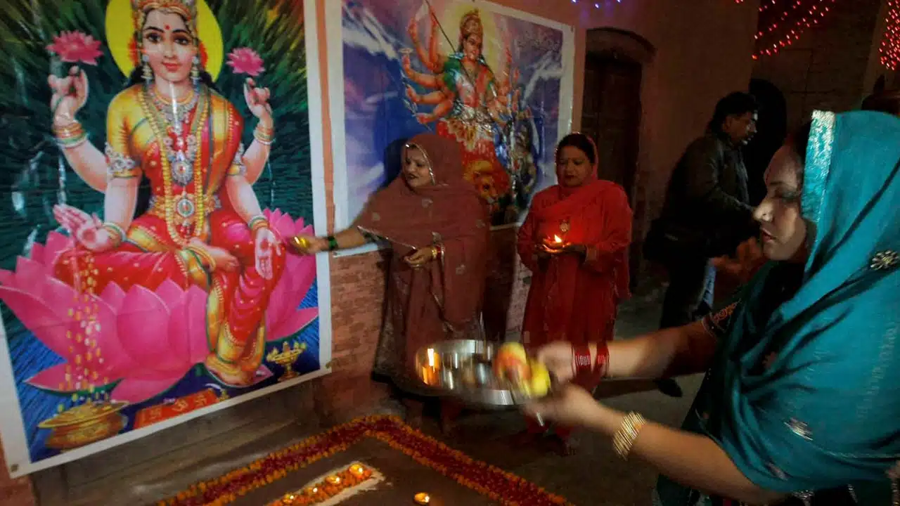 Diwali : దీపావళి తర్వాత ఈ రాశుల వారి తలరాత మారినట్లే... లక్ష్మీదేవి కటాక్షం లభిస్తుంది ...!