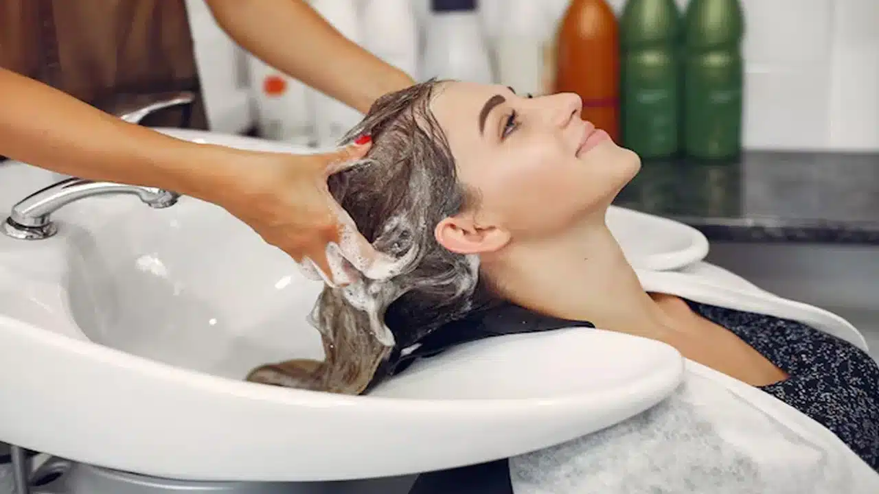 Hair Care Tips : కాకరకాయతో కూడా జుట్టు సమస్యలకు చెక్ పెట్టొచ్చు తెలుసా... ఎలాగంటే...??