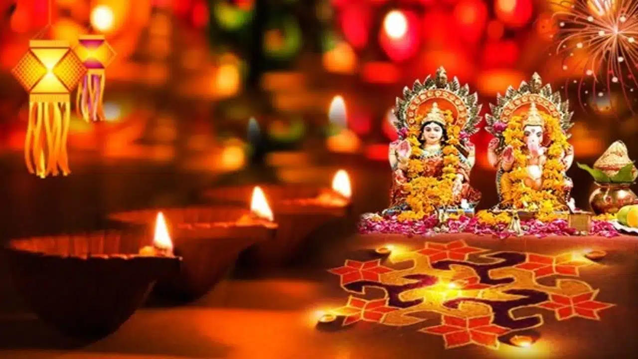Lakshmi Devi : దీపావళి రోజు లక్ష్మీదేవిని ప్రదోషకాలంలోనే ఎందుకు పూజించాలి...శాస్త్రం ఏం చెబుతుందంటే...