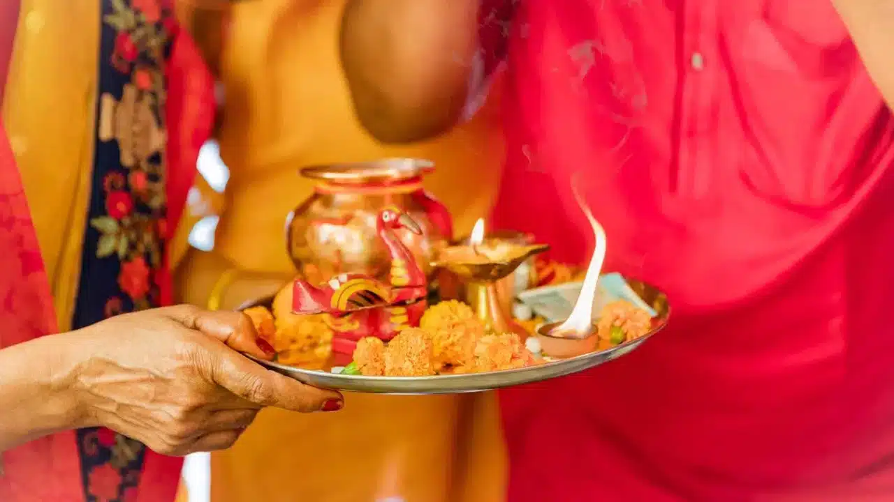 Navaratri 2024 : నవరాత్రుల్లో ఉపవాసం చేసేవారు ఈ పొరపాట్లు అస్సలు చేయకండి... తప్పక తెలుసుకోవాల్సిన విషయం...!