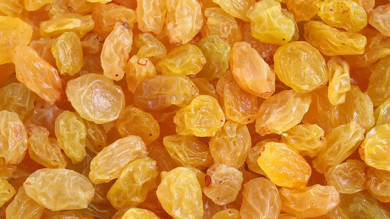 Raisins : ఈ డ్రై ఫ్రూట్స్ ను రోజుకు ఎన్ని తీనాలి... దాంతో కలిగే ప్రయోజనాలు ఏంటి...??