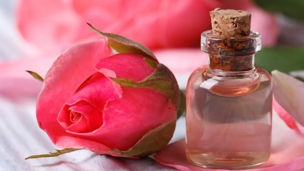 Rose Water : ఈ సమస్యలన్నీ రోజ్ వాటర్ తో చెక్.. నమ్మలేని నిజాలు తెలుసుకోండి..!