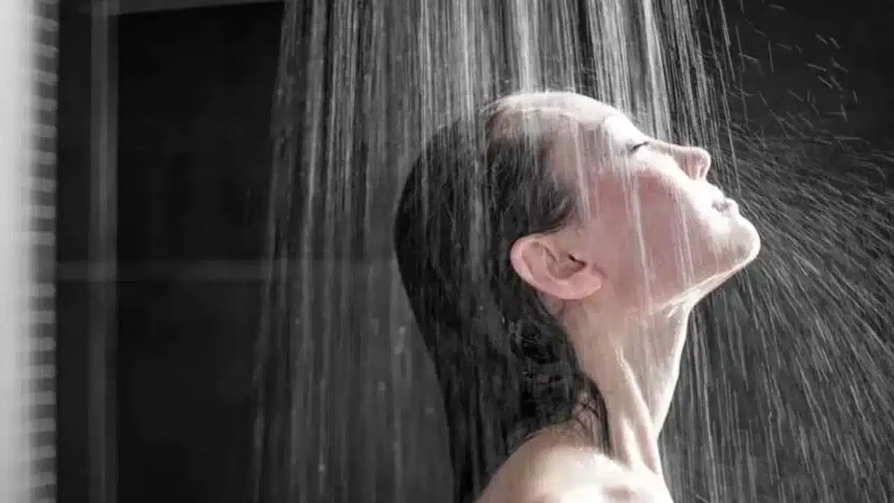 Bathing In Winter : చలికాలంలో స్నానం చేసేటప్పుడు ఖచ్చితంగా తీసుకోవలసిన జాగ్రత్తలు ఏమిటో తెలుసా...!!