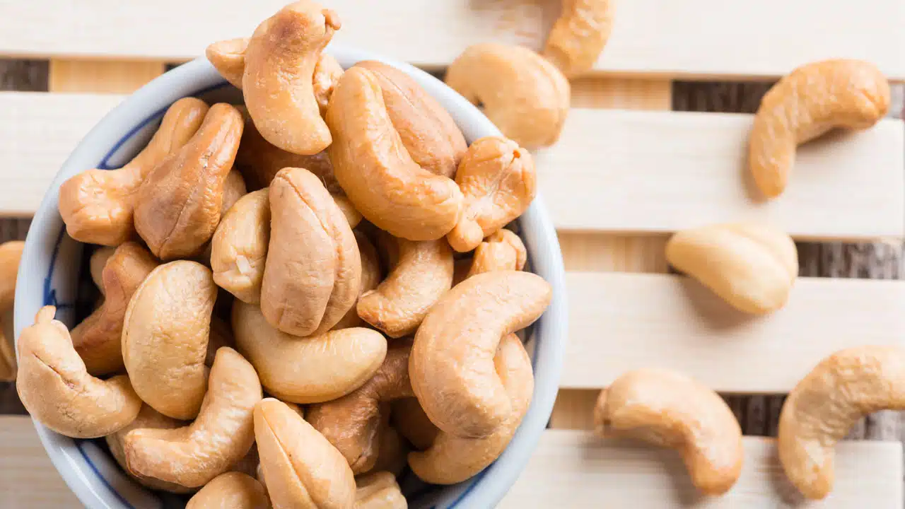Cashews : ప్రతిరోజు జీడిపప్పు తీసుకుంటే బరువు పెరుగుతారా లేక తగ్గుతారా... ఈ ముఖ్య విషయాలు మీకోసమే...??