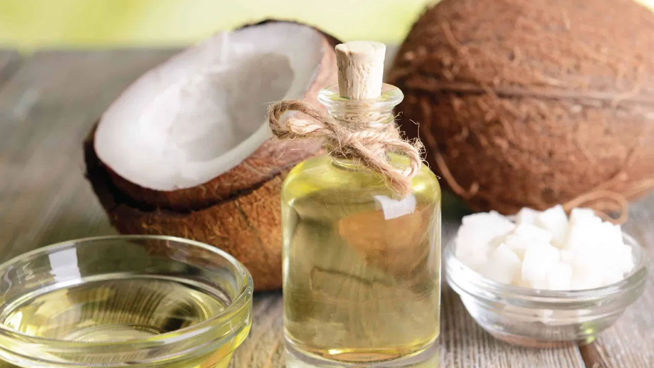 Coconut Oil : చలికాలంలో వచ్చే చర్మ సమస్యలకు కొబ్బరినూనె బెస్ట్ ఆప్షన్… ఎలా వాడాలంటే…??