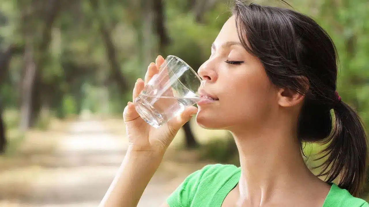 Cooling Water : చలికాలంలో కూడా కూలింగ్ వాటర్ తాగితే... ఎలాంటి సమస్యలు వస్తాయో తెలుసా...!!