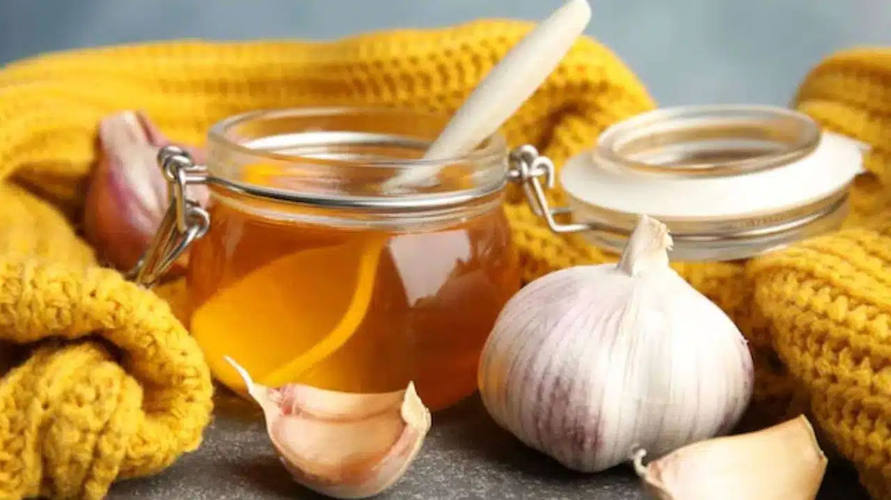 Garlic Honey : ఖాళీ కడుపుతో ఈ రెండిటిని కలిపి తీసుకుంటే... ప్రయోజనాలు మరింత రెట్టింపు అవుతాయని మీకు తెలుసా...??