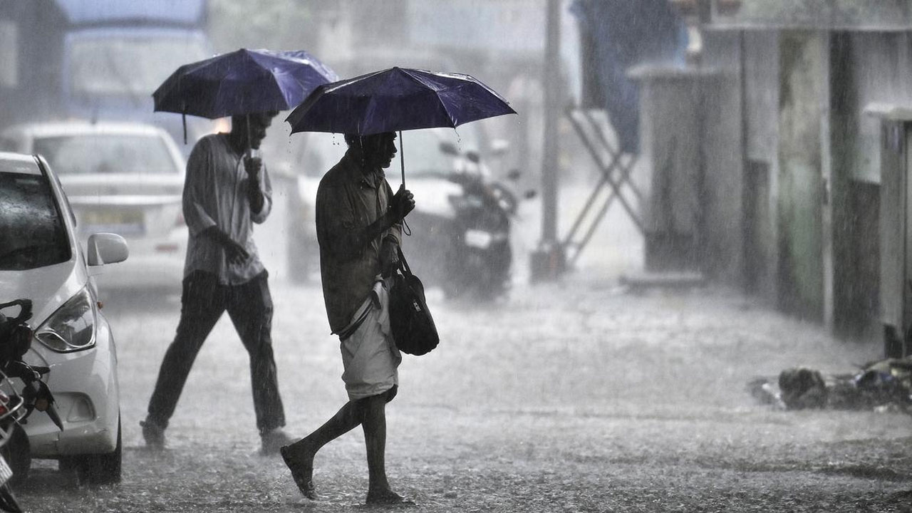 Rain Alert : అల్పపీడన ప్ర‌భావం.. మూడు రోజులు తిరుపతి జిల్లాకు భారీ వర్ష సూచ‌న‌..!