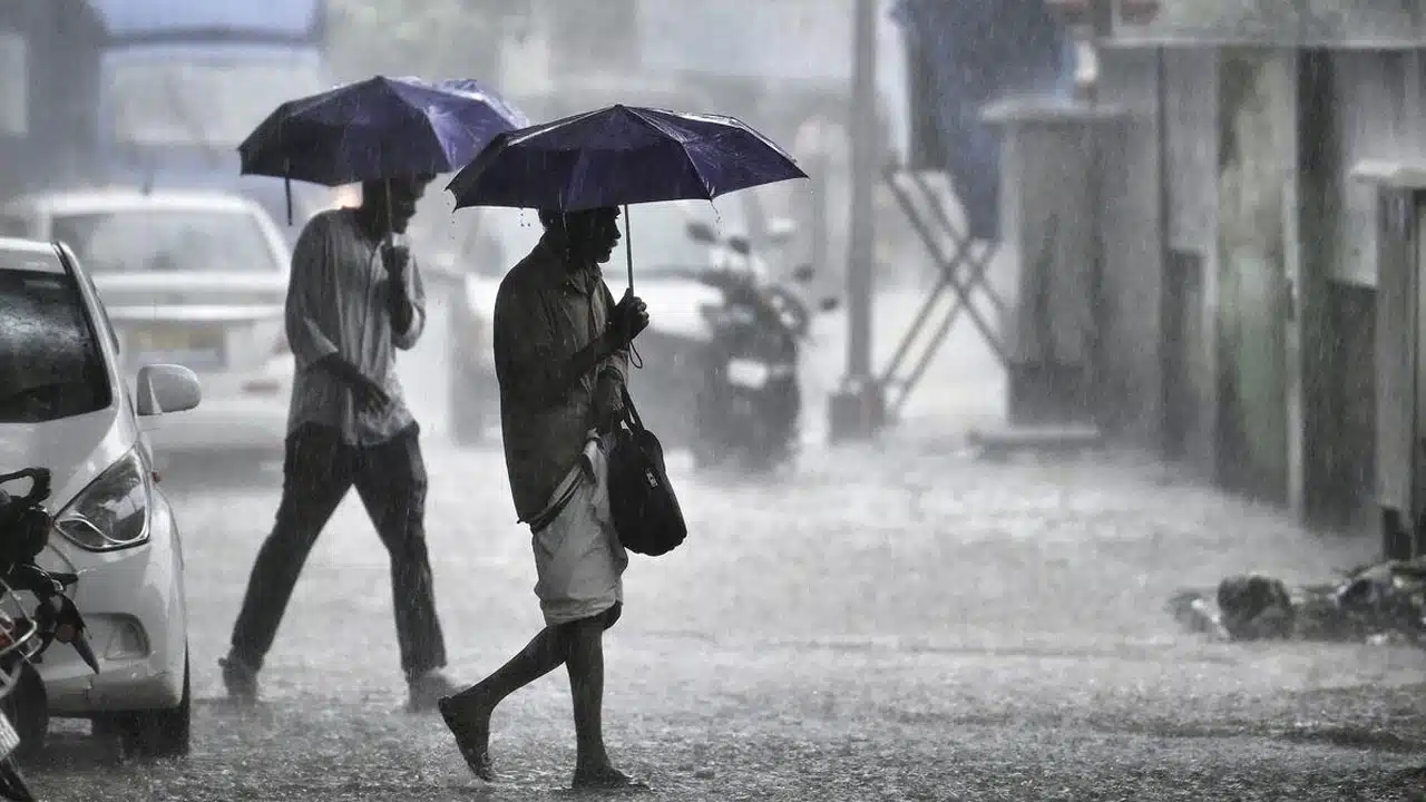 Rain Alert : అల్పపీడన ప్ర‌భావం.. మూడు రోజులు తిరుపతి జిల్లాకు భారీ వర్ష సూచ‌న‌..!