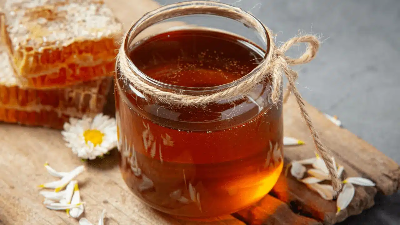 Honey : ముఖానికి తేనె రాసుకుంటే ఏం జరుగుతుందో తెలుసా... ఈ ముఖ్య విషయాలు మీకోసమే...??