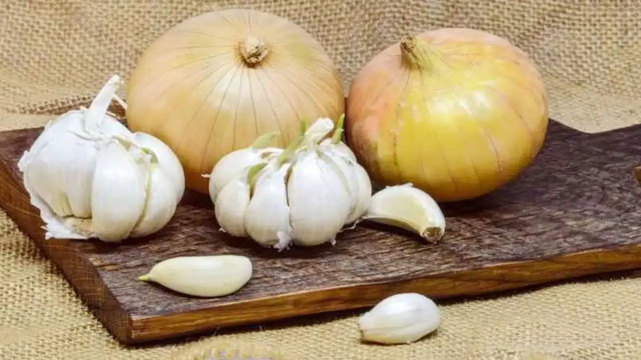 Onion And Garlic : నెలలో ఈ 5 రోజులు వెల్లుల్లి , ఉల్లిపాయ అసలు తినకండి...? తింటే ఇక అంతే...?