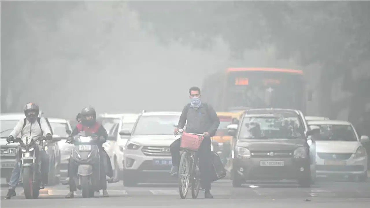 Delhi Pollution : తీవ్ర వాయు కాలుష్యం భారిన‌ ఢిల్లీ.. లాక్‌డౌన్ ప‌రిష్కారామా?
