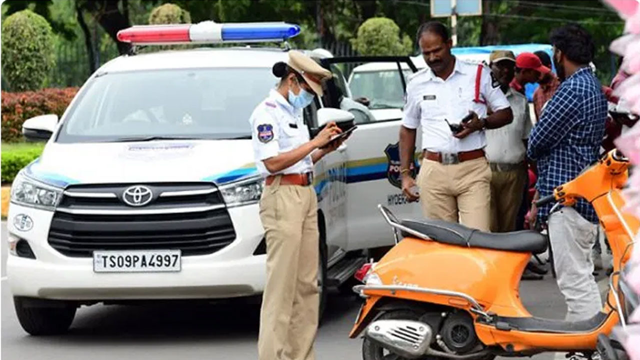 Hyderabad : హైద‌రాబాదీలు జ‌ర జాగ్ర‌త్త‌.. మీ జేబుల‌కి చిల్లు వేసేందుకు రెడీ అయిన పోలీసులు..!