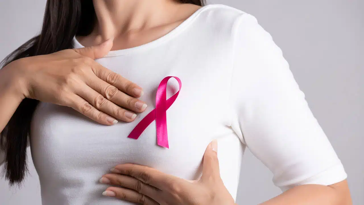 Breast Cancer : వయసుతో సంబంధం లేకుండా రొమ్ము క్యాన్సర్స్ ఎందుకు వస్తున్నాయి..? నిపుణులు ఏమంటున్నారు...!
