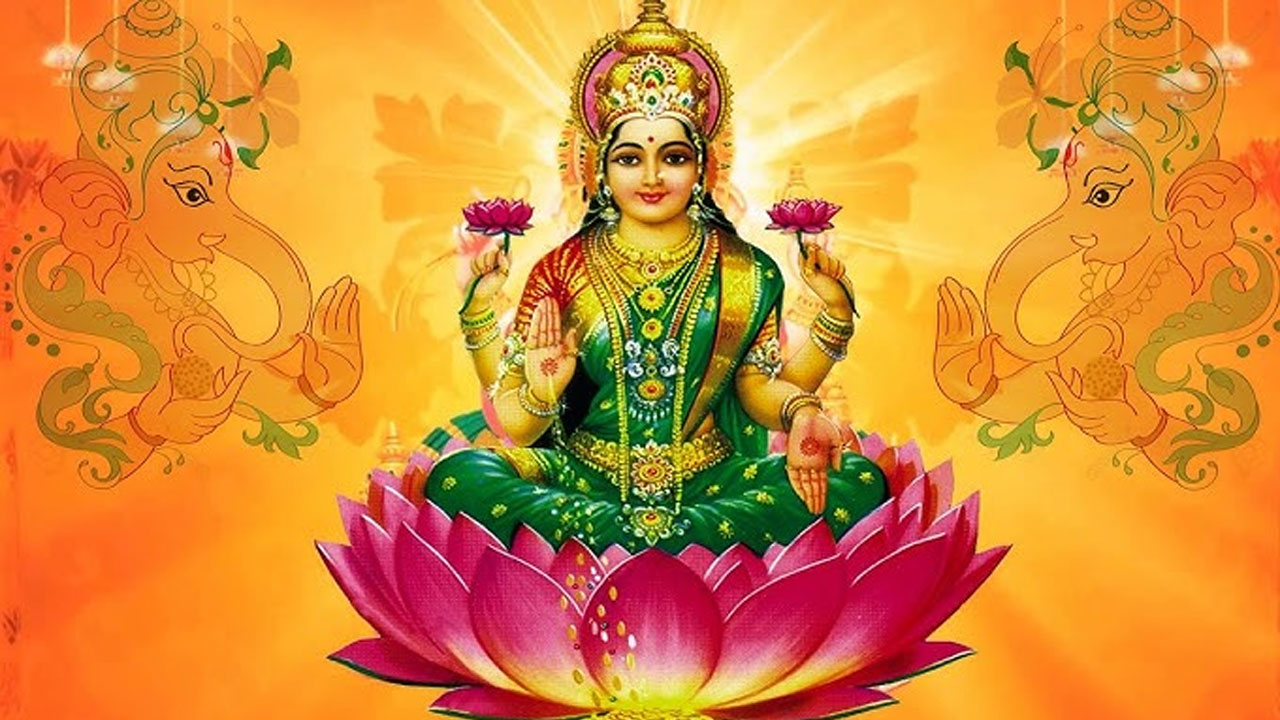 Mahalakshmi : మహాలక్ష్మి దేవికి ఇష్టమైన పూలు…. ఈ రకాల పుష్పాలతో పూజిస్తే మీ ఇంట్లో సిరుల పంటలే…!