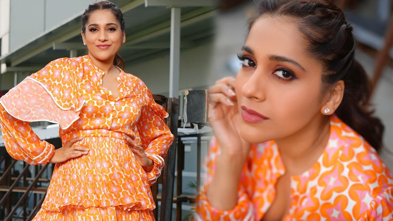 Rashmi Gautam : రష్మి ఓర కళ్ల మ్యాజిక్ చూశారా.. అలా చూస్తూ ఉండిపోయేలా..!