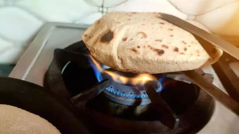 Rotis : రోటీలని గ్యాస్ పైన నేరుగా కాలుస్తున్నారా… తస్మాత్ జాగ్రత్త…! చాలా ప్రమాదం పొంచి ఉంది….?