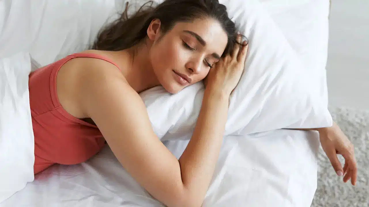 Sleeping : రాత్రి పడక మీద నిద్ర ఉండడం లేదా...? అయితే ఒక రెండు గంటల ముందు ఈ జ్యూస్ తాగారంటే... అంతే..!