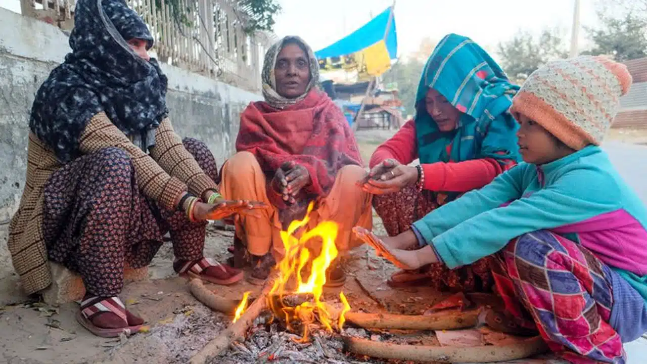 Cold Wave : తెలుగు రాష్ట్రాల‌ని వ‌ణికిస్తున్న చ‌లి.. ఉక్కిరి బిక్కిరి అవుతున్న ప్ర‌జ‌లు
