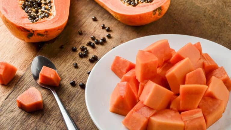 Papaya : బొప్పాయి ఆరోగ్యానికి మంచిదే… కానీ ఈ సమస్యలు ఉన్నవారు అస్సలు తినకూడదట…??