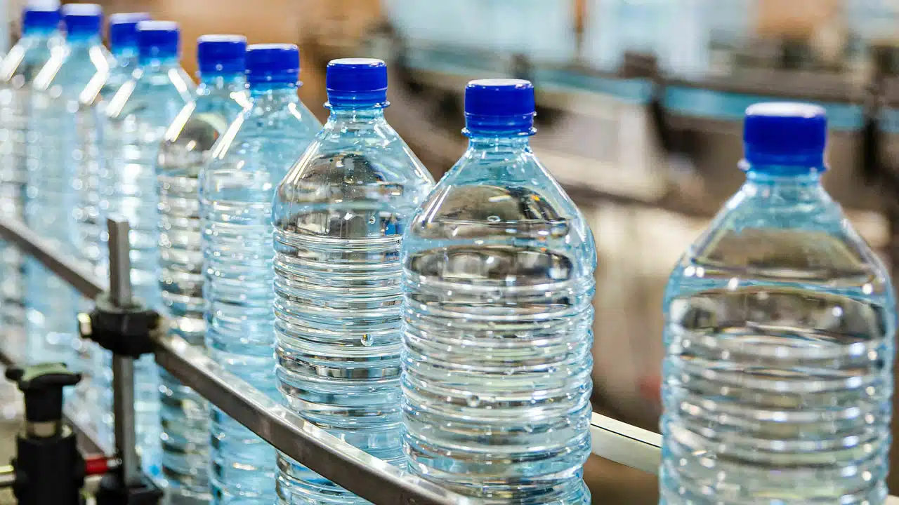 Plastic Bottle : ప్లాస్టిక్ బాటిల్ లో వాటర్ ఎంత ప్రమాదకరమో మీకు తెలుసా....!