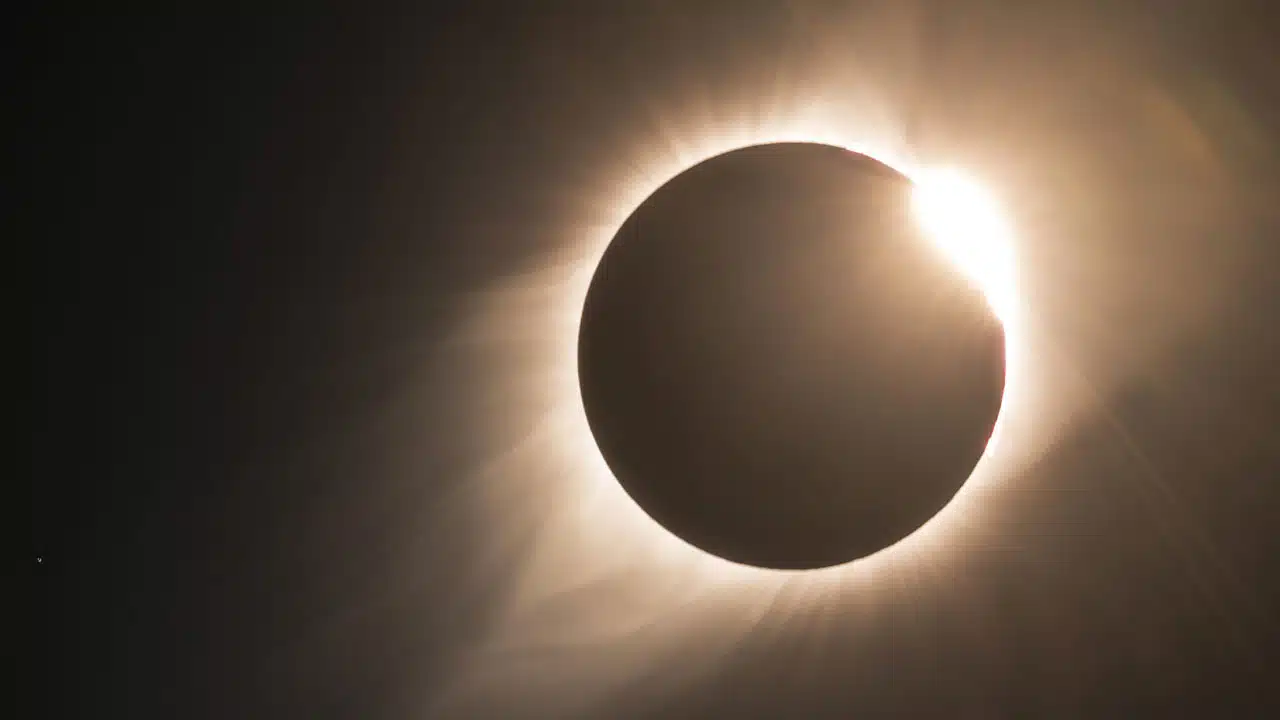 Solar Eclipse : నూతన సంవత్సరం 2025 లో మొదటి సూర్యగ్రహణం... ఈ నాలుగు రాశులు నక్క తోక తొక్కినట్లే...!