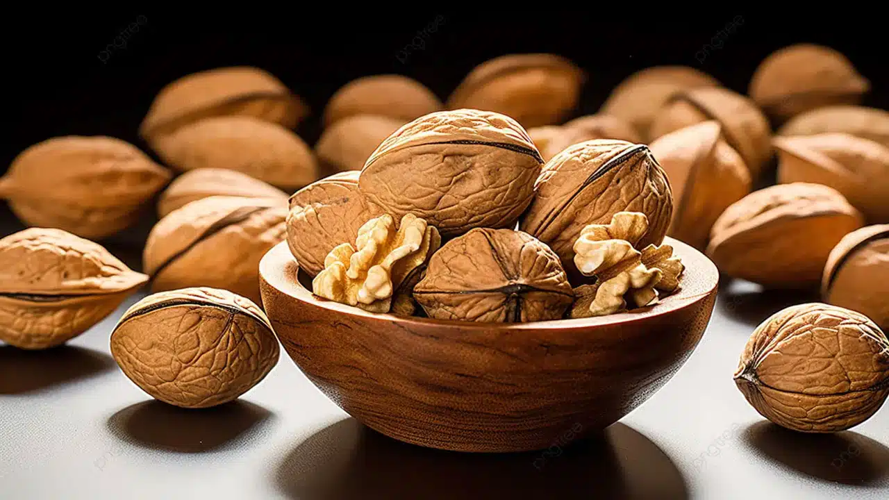 Walnuts : వీటిని ఒక నెల రోజులపాటు క్రమం తప్పకుండా తినండి... ఆ తర్వాత ఏం జరుగుతుందో తెలుసా...?