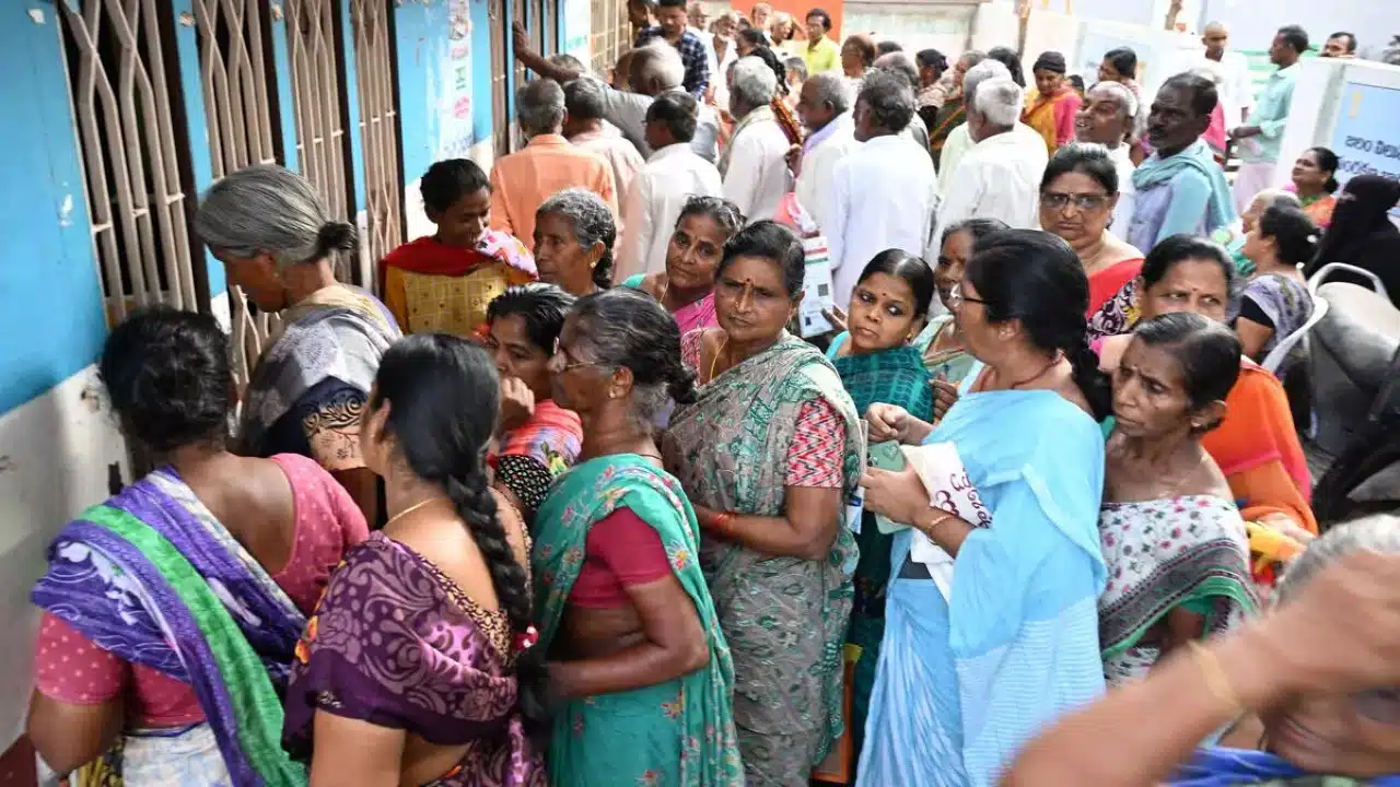 AP Pensions: అలాంటి వారికి పింఛన్లు కట్.. ఎవరికి ఎఫెక్ట్ అంటే..!