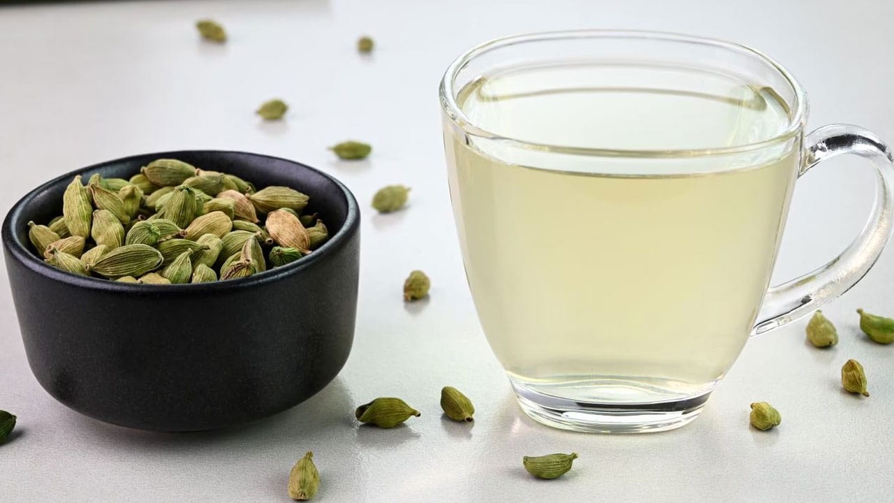 Cardamom : పరగడుపున ఉదయాన్నే యాలకుల నీరును తాగితే… కని విని ఎరుగని అద్భుతాలు…?