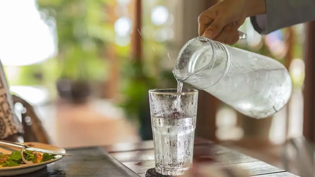 Cold Water : మీరు చాలా కూల్ వాటర్ ని తాగుతున్నారా.. అయితే మీకు ఈ ప్రాబ్లమ్స్ తప్పవు ...?
