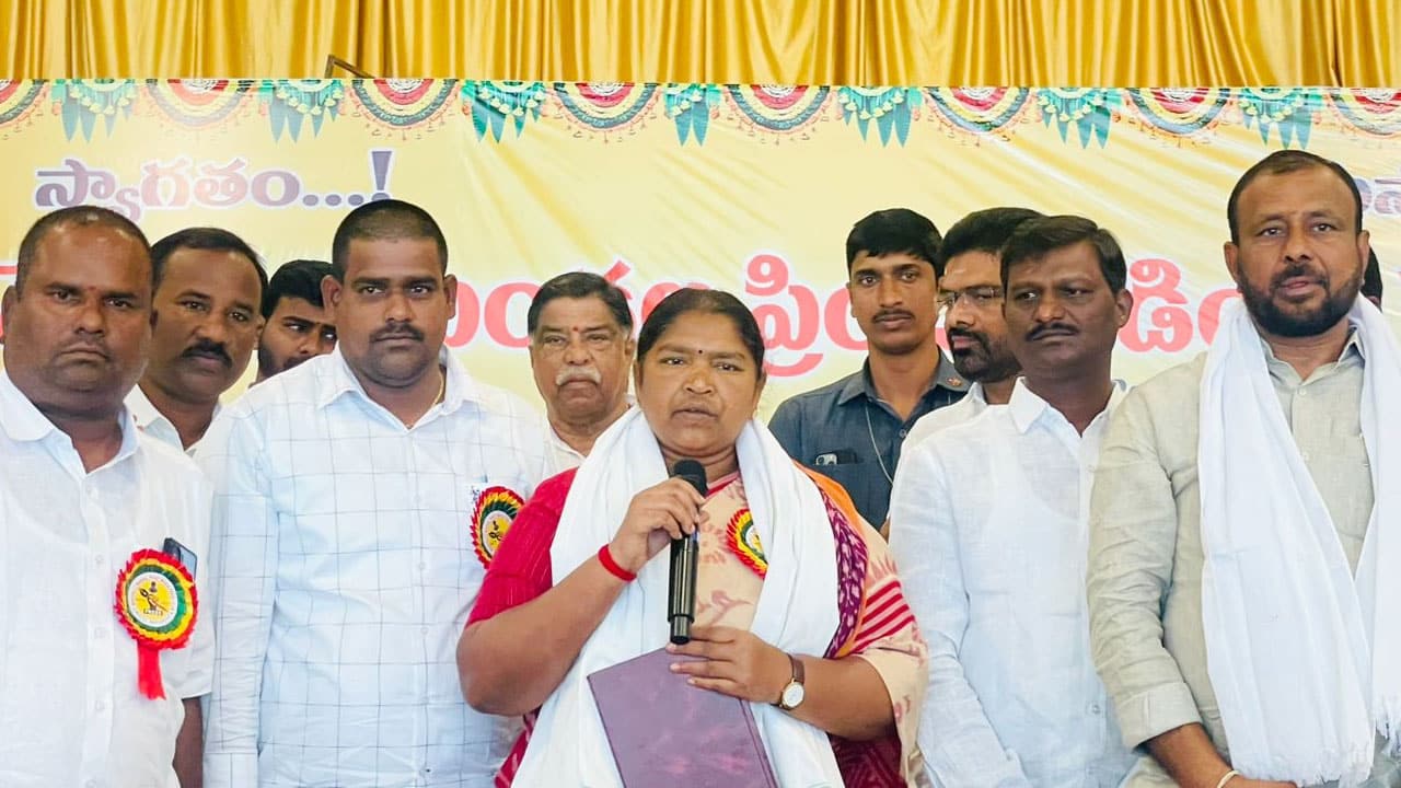 Minister Seethakka : తెలంగాణ రాష్ట్ర పునర్నిర్మాణంలో మీడియా పాత్ర ఎంతో కీలకం : మంత్రి సీతక్క..!