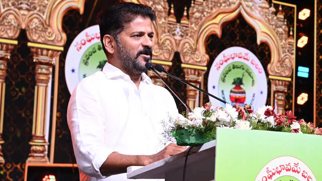 Revanth Reddy : ఎంత ఎదిగిన మ‌న తెలుగు భాషను గౌరవించాలి.. సీఎం రేవంత్ రెడ్డి
