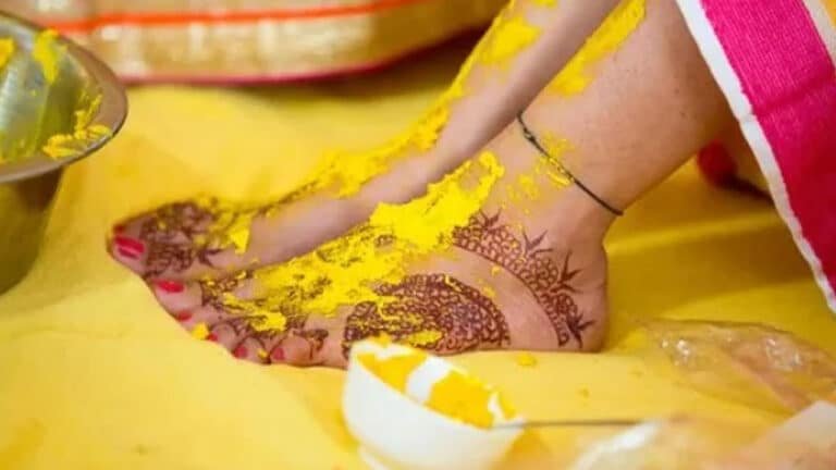  Turmeric :  స్త్రీలు కాళ్లకు పసుపును పెట్టుకుంటారు ఎందుకో తెలుసా…?