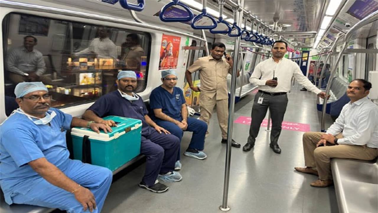 Hyderabad Metro : గ్రీన్ కారిడార్ ద్వారా హైద‌రాబాద్‌ మెట్రో రైలులో గుండె రవాణా.. వీడియో..!