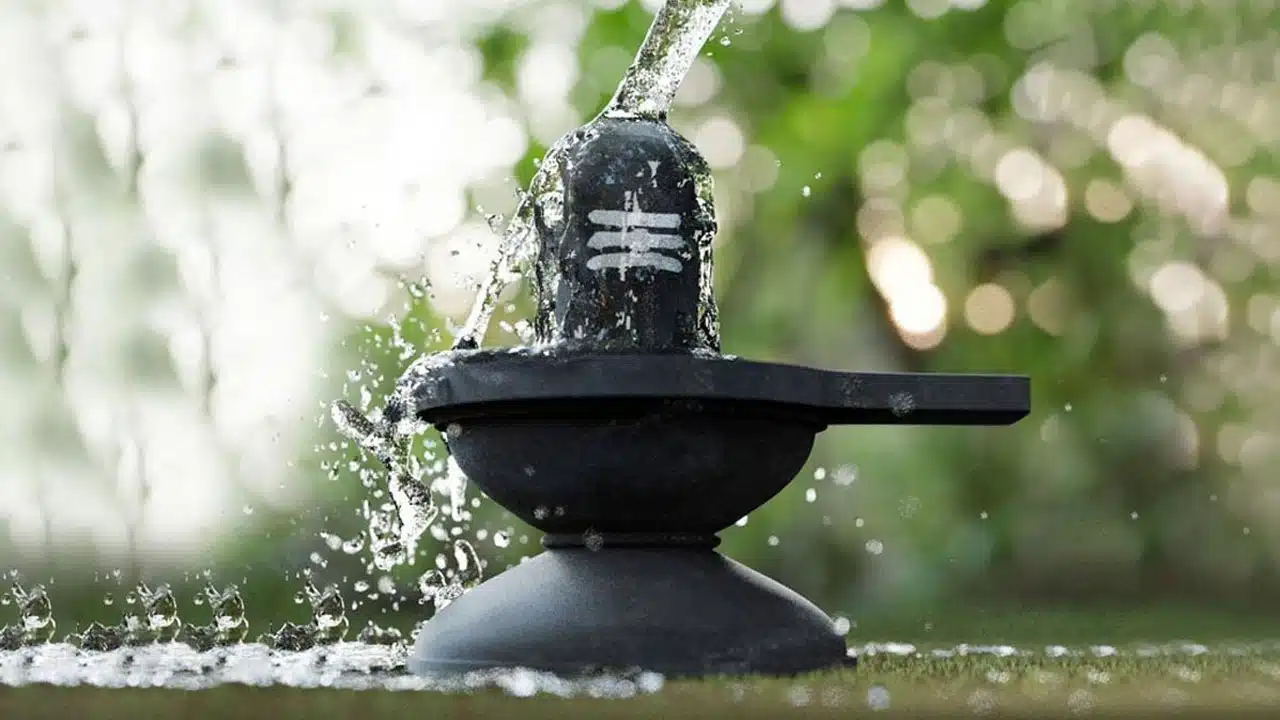 Shivling : శివలింగాన్ని నీటితో ఎందుకు అభిషేకిస్తారు ?
