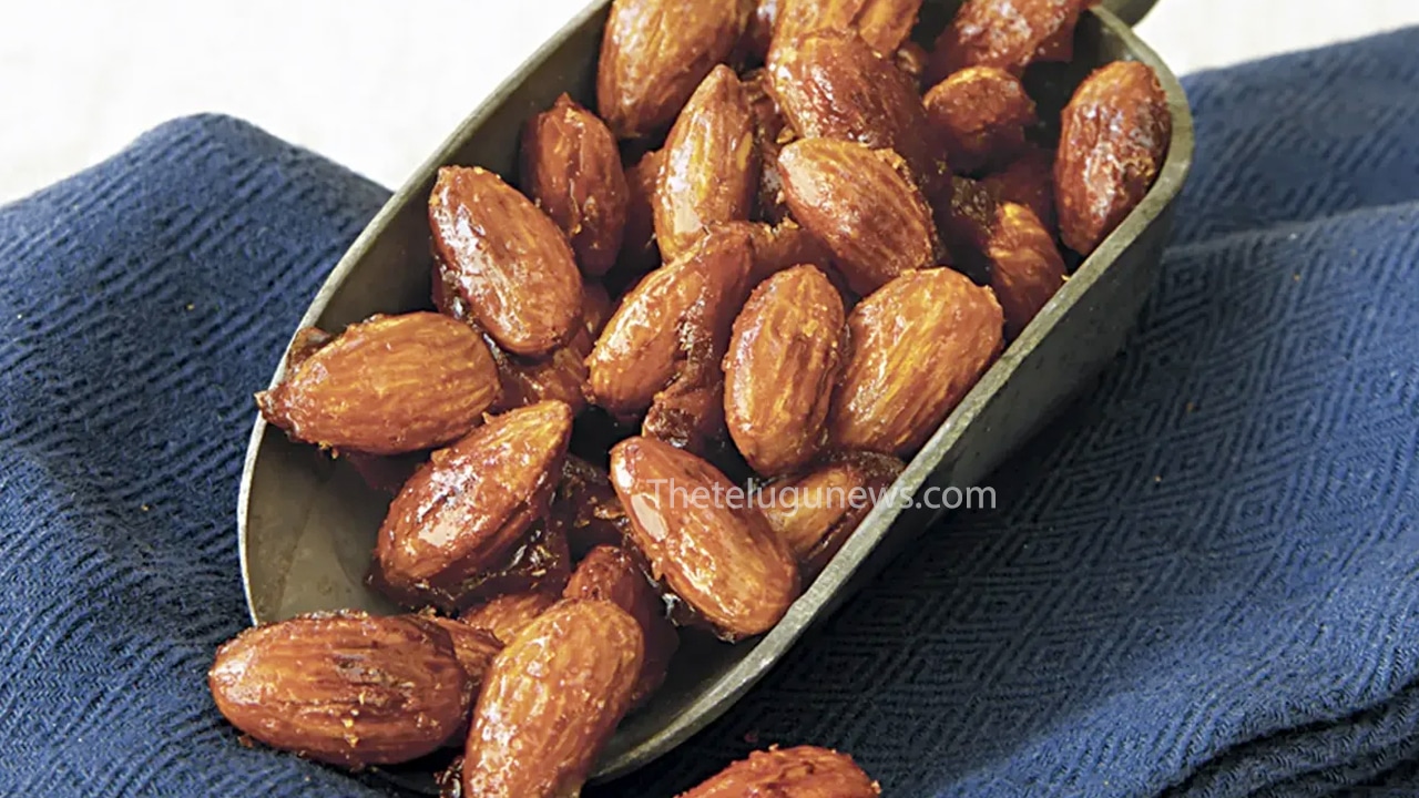 Almond With Honey : దీంతో తేనెను కలిపి ఎప్పుడైనా తిన్నారా… ఇలా చేస్తే 100 రోగాలకు ఇదే మందు…?