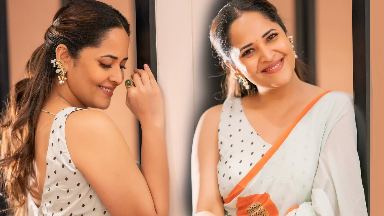 Anasuya : వైట్ క‌ల‌ర్ శారిలో తెగ మెరిసిపోతున్న అన‌సూయ‌… మ‌త్తెక్కించేస్తుందిగా…!