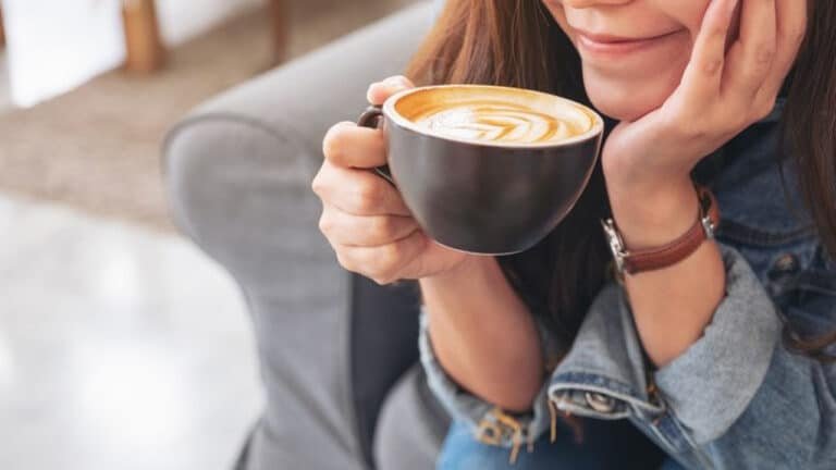 Coffee : కాఫీ తాగితే చర్మానికి లాభాలేమిటి? నష్టాలేమిటి?.. నిపుణులు చెబుతున్న నిజాలు ఇవే..!