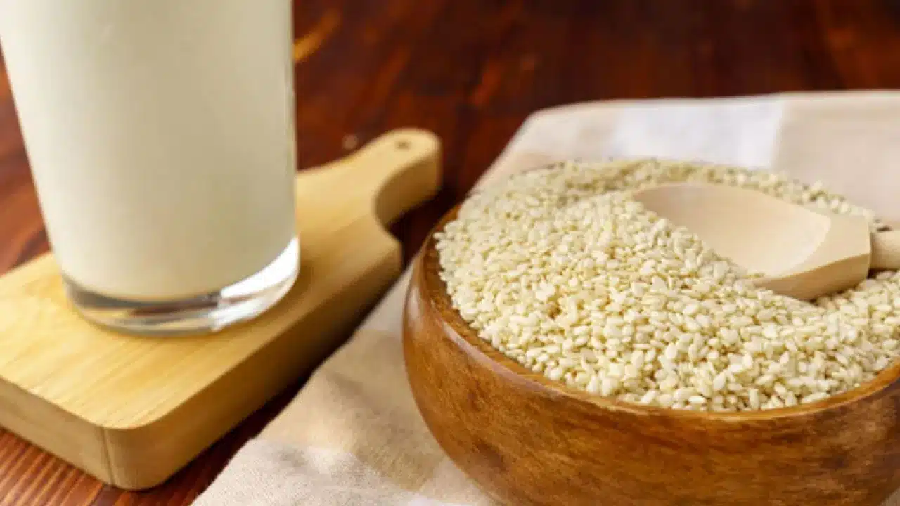 Sesame Milk : ఈ కొత్త రకమైన పాలు ఎప్పుడైనా తాగారా..? దీని ఆరోగ్య ప్రయోజనాలు తెలిస్తే.. షాకే..?
