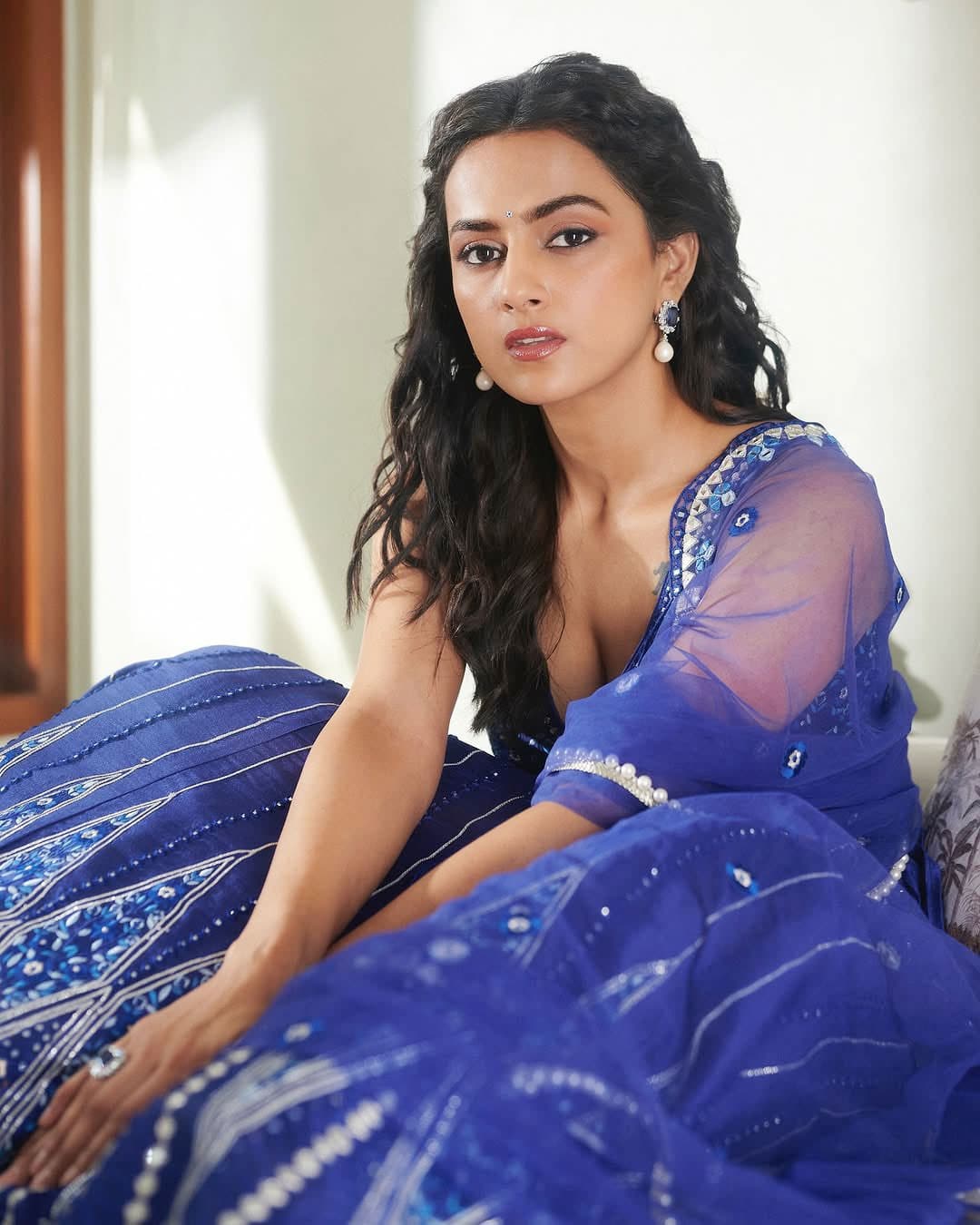 Shraddha Srinath అందానికే అసూయ పుట్టిస్తున్న శ్ర‌ద్ధా శ్రీనాథ్‌ గ్లామ‌ర్ షో అదిరిపోయింది